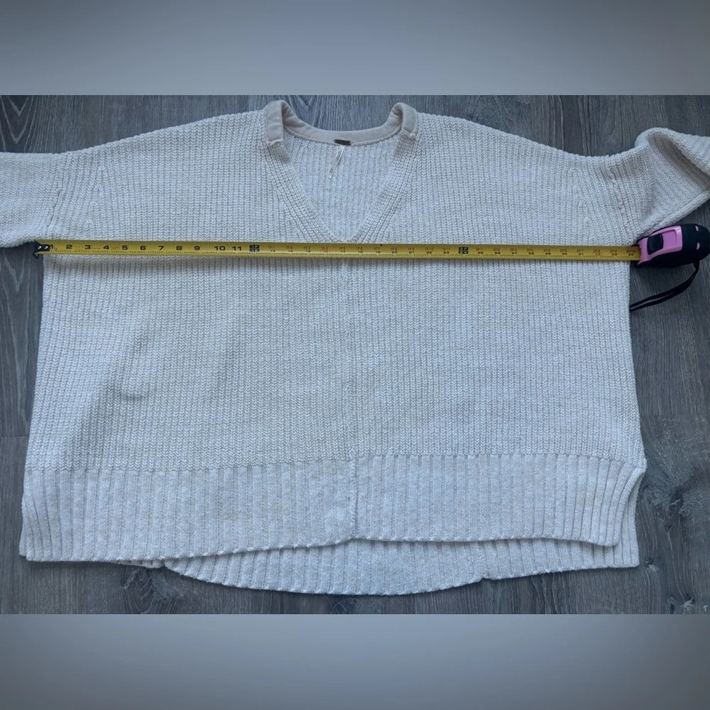 Free People oversized Cream V-Neck Sweater size m/l